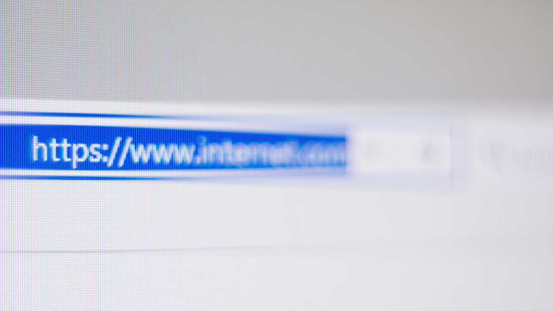 Should You Add Links to Cold Emails? The Real Pros and Cons